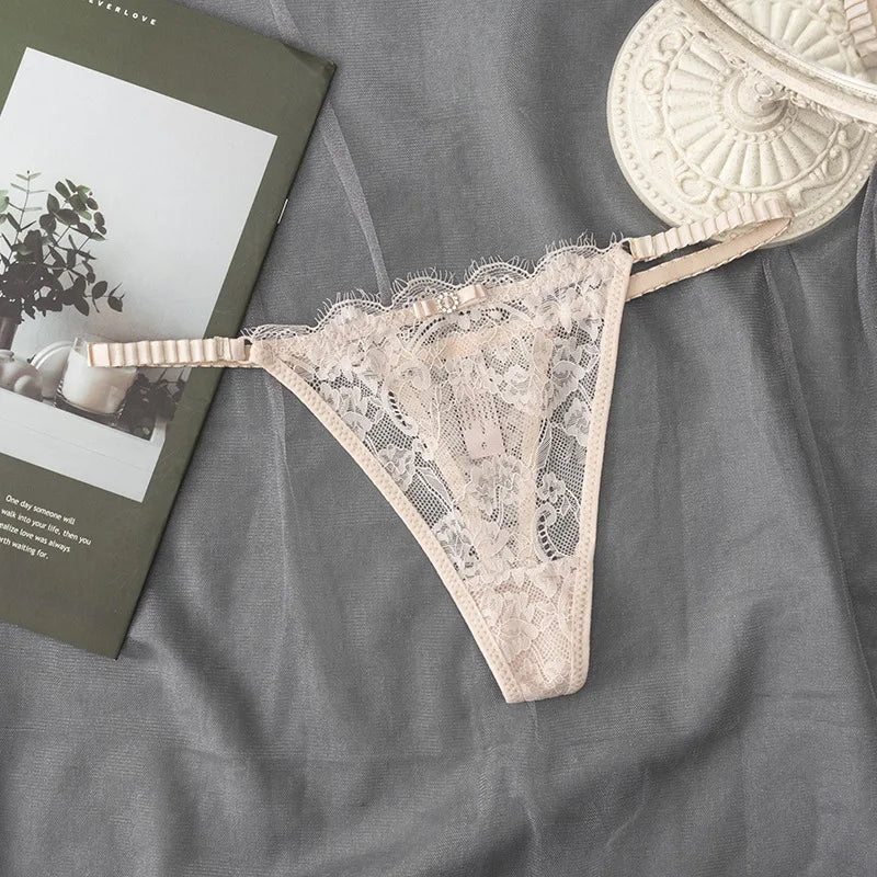 Margaux™ | Tanga con cordones de encaje