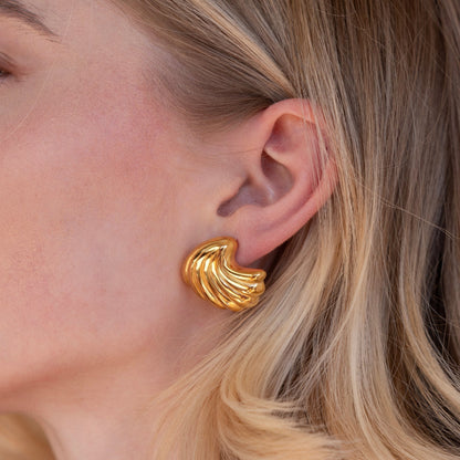Anneliese – Pendientes dorados con forma
